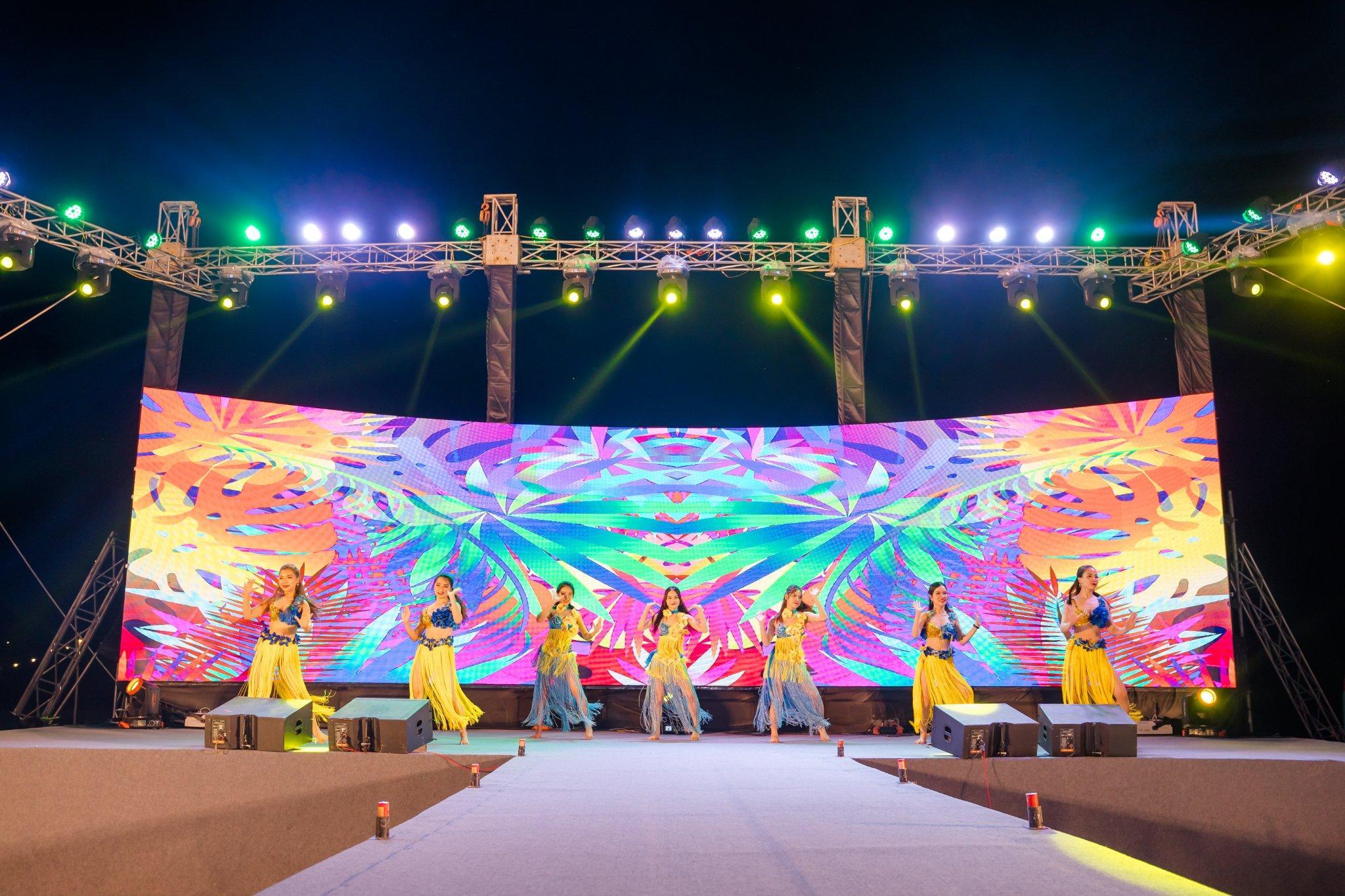 Những lễ hội văn hóa du lịch rực rỡ, sôi động nhất biển Bảo Ninh, biến Regal Legend trở thành điểm đến toàn cầu, tựa như một Las Vegas thứ hai